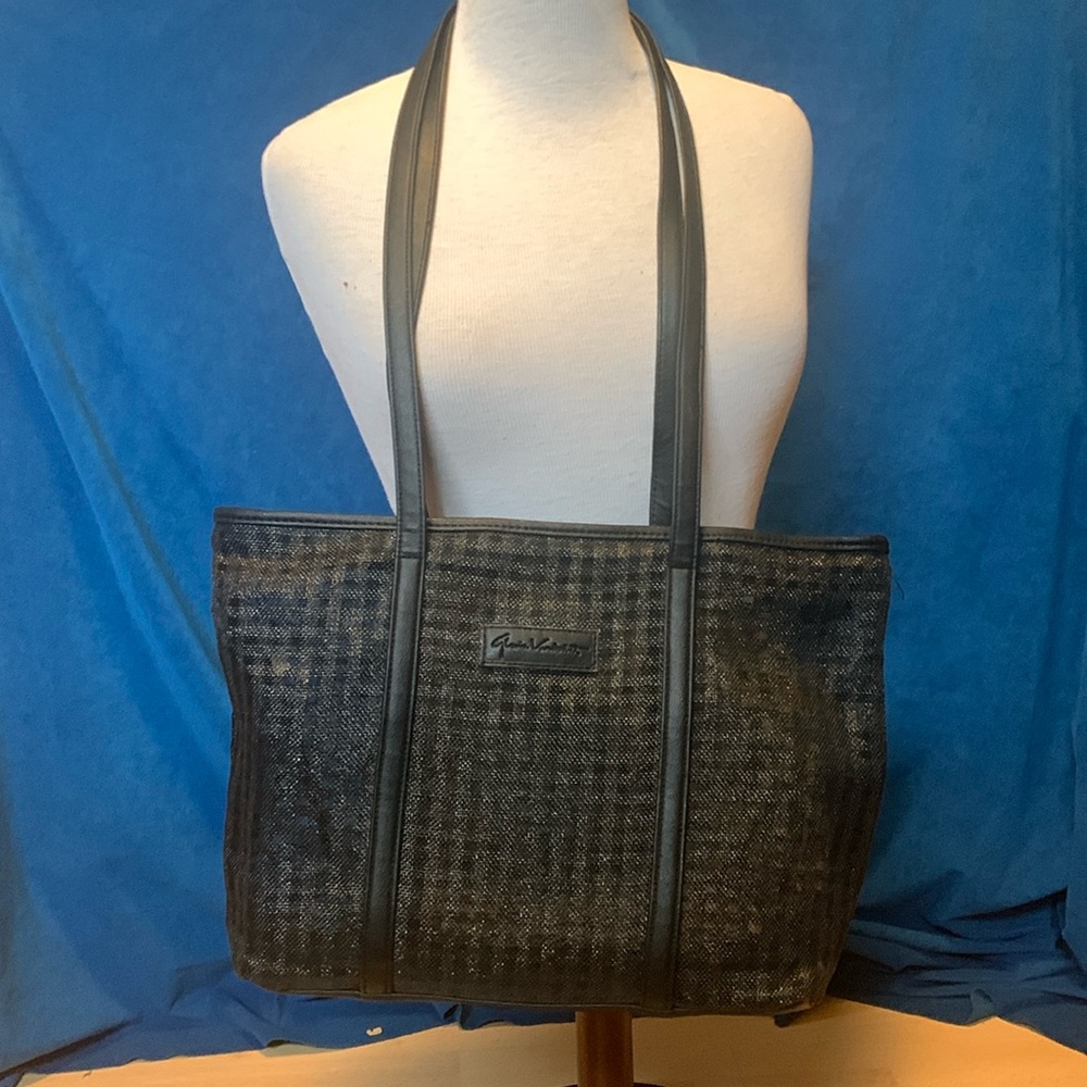Gloria Vanderbilt black bag. Zip up. Mesh and see through. Like new.